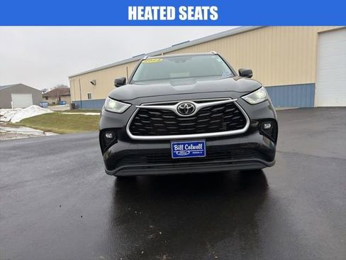 Used 2024 Toyota Highlander XLE image 9