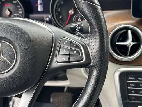 Used 2019 Mercedes-Benz GLA 250 image 8