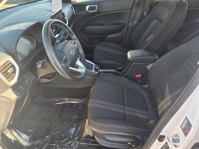 Used 2025 Hyundai Venue SEL FWD image 11