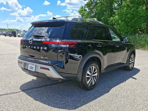 Used 2024 Nissan Pathfinder SL AWD/4WD image 6