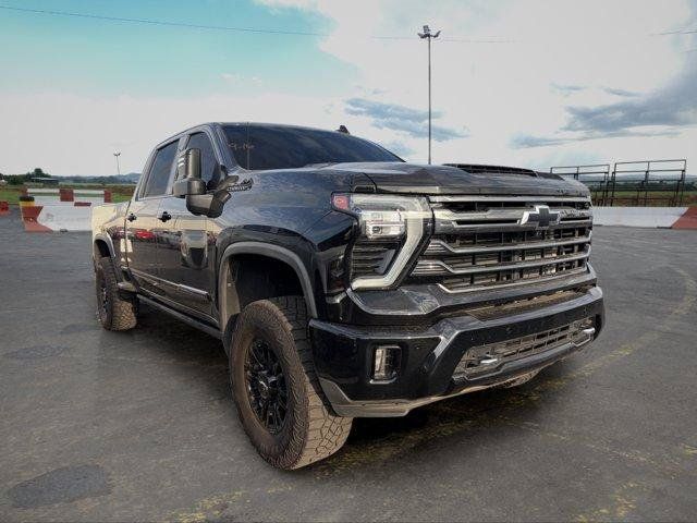 Used 2024 Chevrolet Silverado 2500 High Country w/ High Country Premium Package AWD/4WD image 2