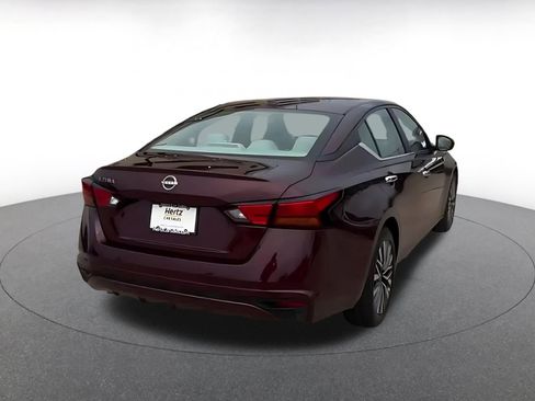 Used 2025 Nissan Altima 2.5 SV FWD image 14