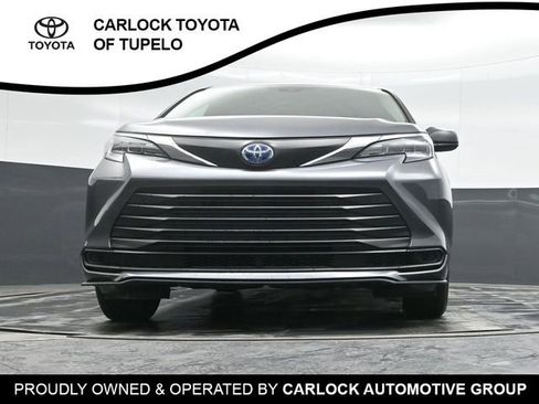 Used 2025 Toyota Sienna LE image 41