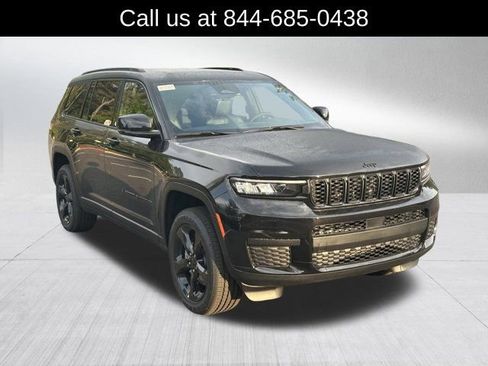 New 2025 Jeep Grand Cherokee L Altitude image 3