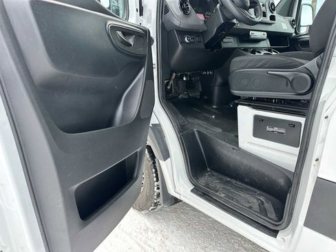 Used 2023 Mercedes-Benz Sprinter 2500 image 21