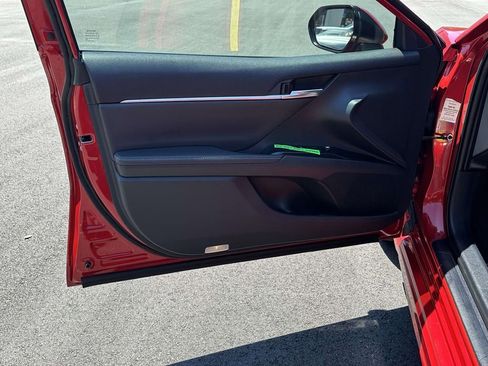 Used 2020 Toyota Camry XSE FWD image 5