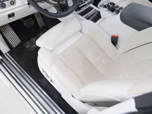 Used 2023 Rolls-Royce Phantom Sedan image 26