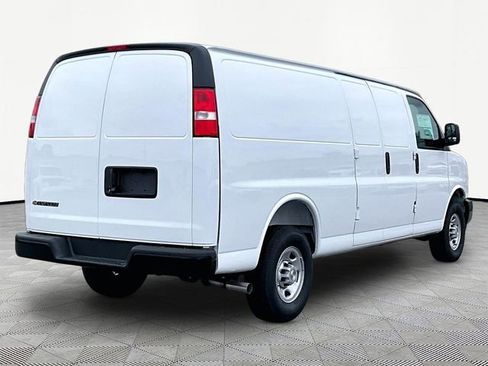 New 2026 Chevrolet Express 3500 Extended RWD image 6