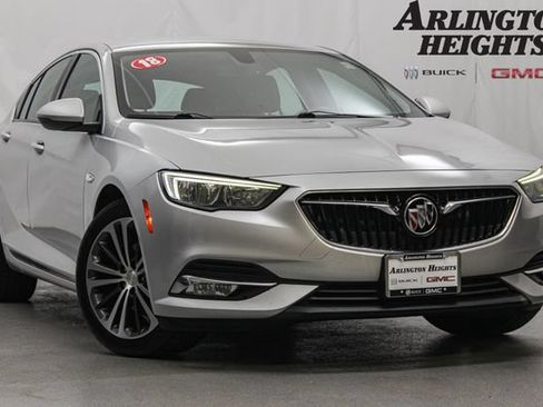 Used 2018 Buick Regal Essence FWD image 1