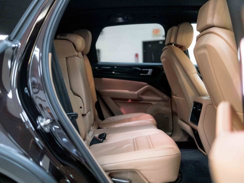 Used 2019 Porsche Cayenne image 50