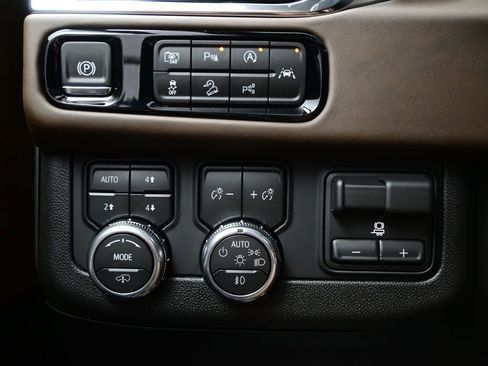 Used 2026 GMC Yukon Denali Ultimate AWD/4WD image 22