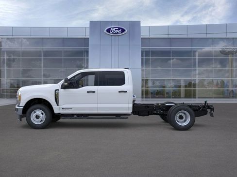 New 2026 Ford F350 XL w/ XL Chrome Package image 3
