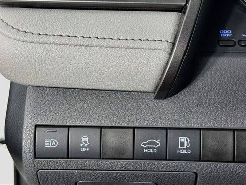 Used 2021 Toyota Camry SE FWD image 15
