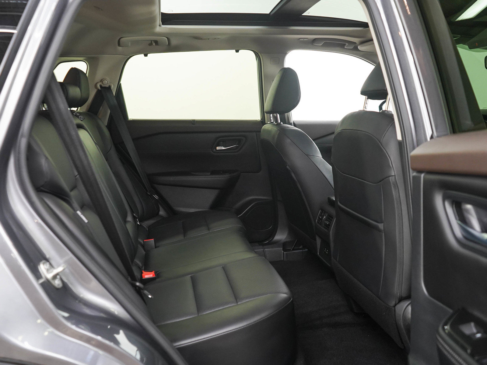 Used 2023 Nissan Rogue SV w/ SV Premium B Package AWD/4WD image 12