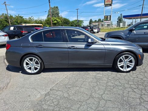Used 2018 BMW 330i xDrive Sedan AWD/4WD image 7