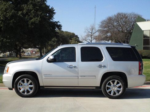 Used 2014 GMC Yukon Denali image 2