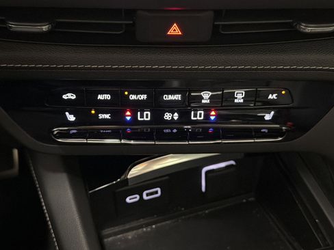 Used 2023 Buick Envision Essence w/ Sport Touring Package AWD/4WD image 17