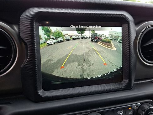 Used 2023 Jeep Wrangler Unlimited w/ Sun & Screen Package AWD/4WD image 18