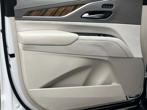 Used 2022 Cadillac Escalade ESV Premium Luxury Platinum w/ Heavy-Duty Trailer Package image 15