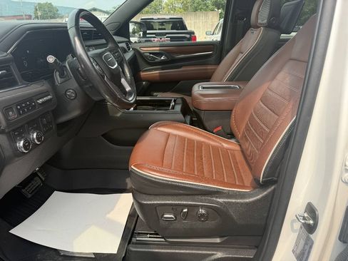 Used 2023 GMC Yukon Denali Ultimate AWD/4WD image 18