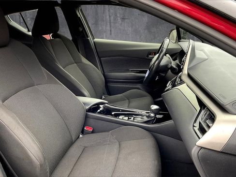 Used 2019 Toyota C-HR XLE image 23