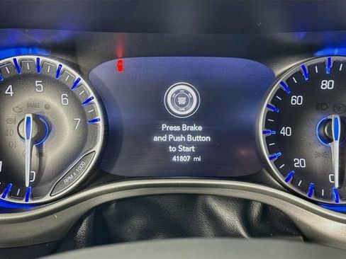 Used 2025 Chrysler Pacifica Select FWD image 12