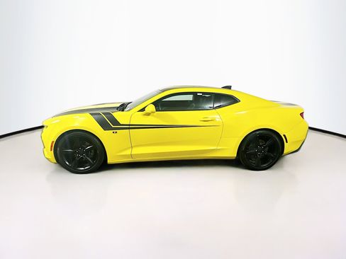 Used 2017 Chevrolet Camaro LT RWD image 4
