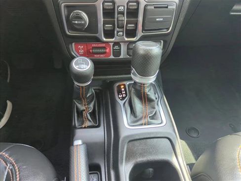 Used 2023 Jeep Gladiator Mojave w/ LED Lighting Group AWD/4WD image 10