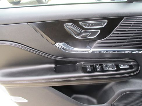 Used 2022 Lincoln Corsair Standard w/ Premium Package image 36