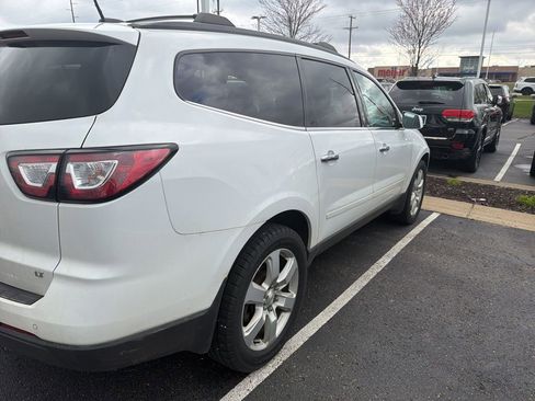 Used 2017 Chevrolet Traverse LT w/ Style and Technology Package image 9
