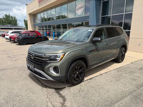 Certified 2024 Volkswagen Atlas Peak Edition SE AWD/4WD image 4