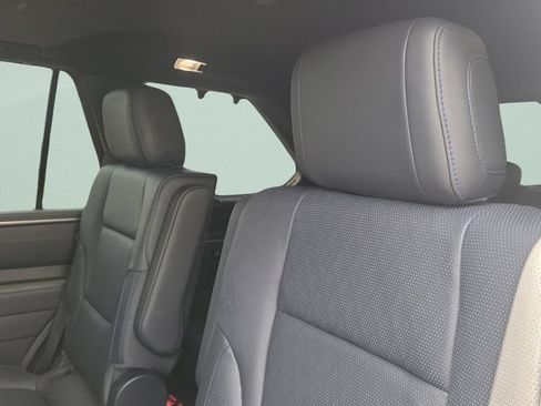 Used 2025 Toyota Sequoia Platinum AWD/4WD image 12