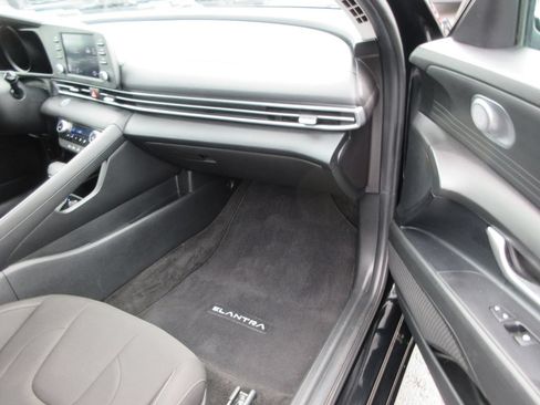 Used 2022 Hyundai Elantra SEL FWD image 17