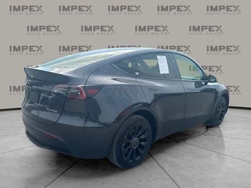 Used 2024 Tesla Model Y Long Range AWD/4WD image 5