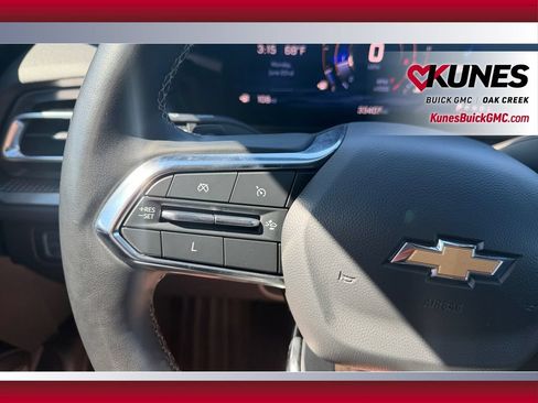 Used 2024 Chevrolet Traverse LT FWD image 29