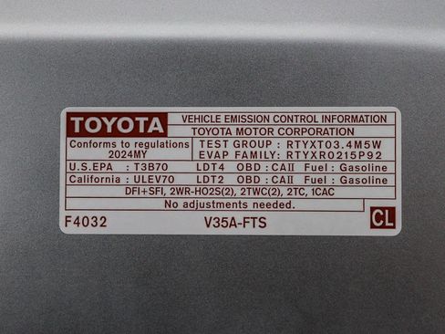 Used 2024 Toyota Tundra Limited AWD/4WD image 43