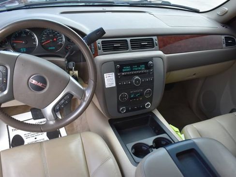 Used 2011 GMC Yukon XL SLT w/ SLT-2 Equipment Package AWD/4WD image 18