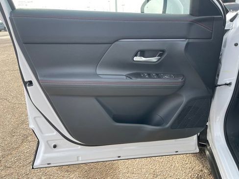 New 2025 Nissan Kicks SR image 12