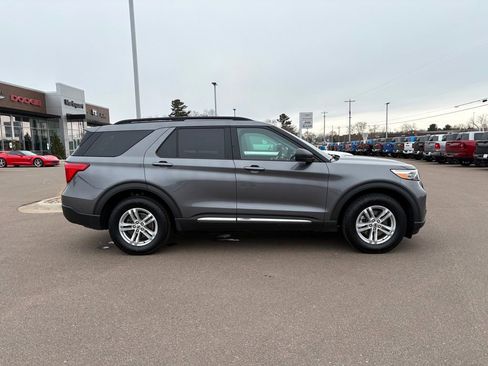 Used 2021 Ford Explorer XLT w/ Equipment Group 202A image 2