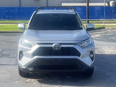 Used 2020 Toyota RAV4 XLE w/ Convenience Package FWD image 6
