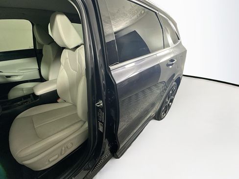Used 2025 Kia Sorento EX w/ Panoramic Sunroof Package FWD image 12