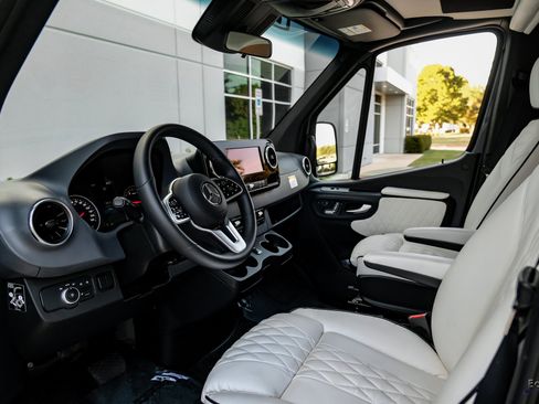 Used 2023 Mercedes-Benz Sprinter 3500 image 31