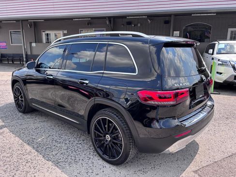 Used 2023 Mercedes-Benz GLB 250 4MATIC w/ Premium Package image 5