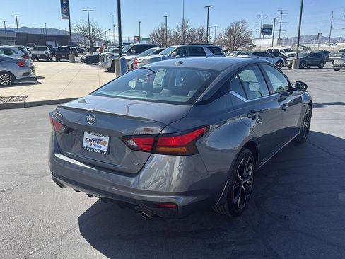 Used 2024 Nissan Altima 2.5 SR w/ SR Premium Package image 7