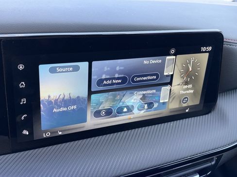 Certified 2025 Nissan Kicks SR w/ SR Premium Package FWD image 10