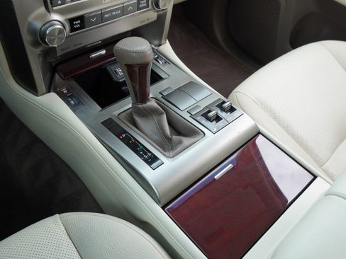 Used 2015 Lexus GX 460 w/ Premium Package AWD/4WD image 21
