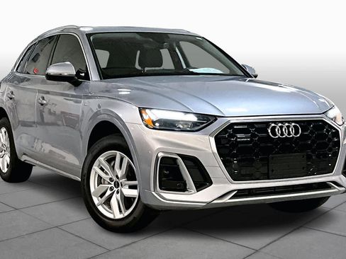 Used 2023 Audi Q5 2.0T Premium w/ Convenience Package image 2