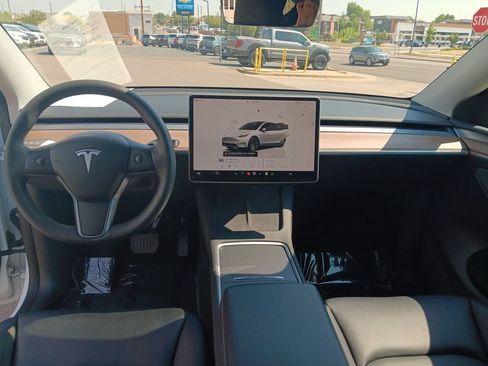 Used 2024 Tesla Model Y Long Range AWD/4WD image 12