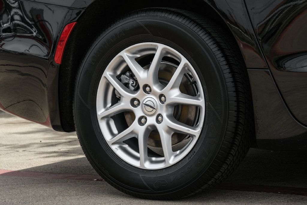 Used 2024 Chrysler Pacifica Touring-L FWD image 71