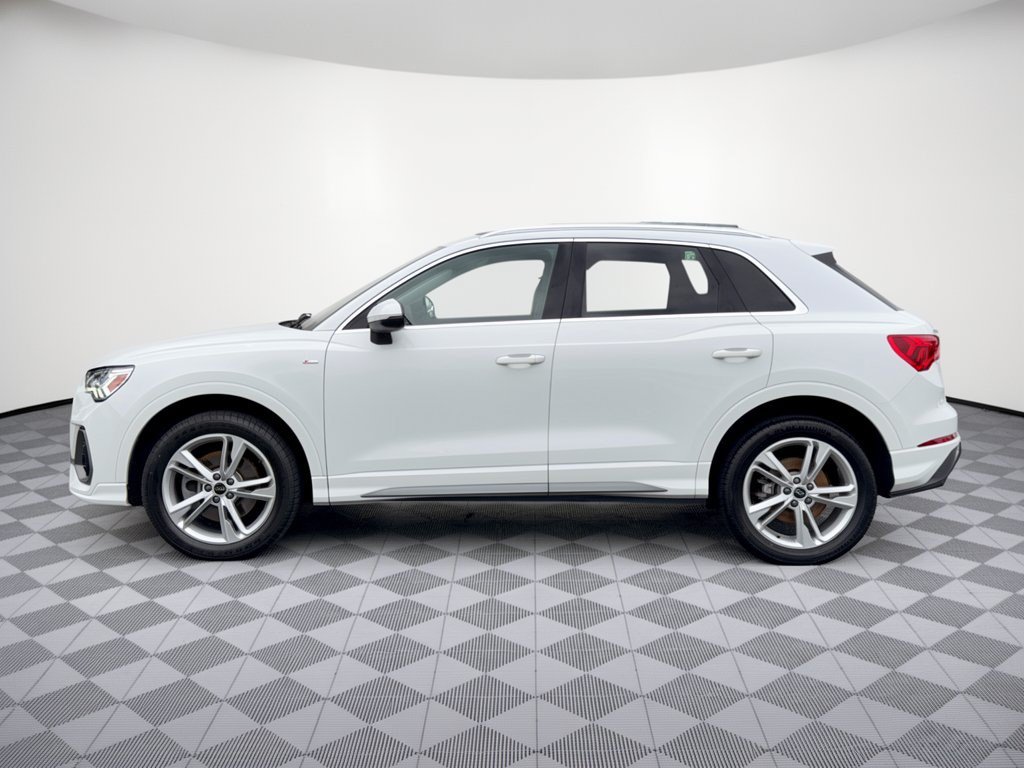 Used 2024 Audi Q3 2.0T Premium AWD/4WD image 2